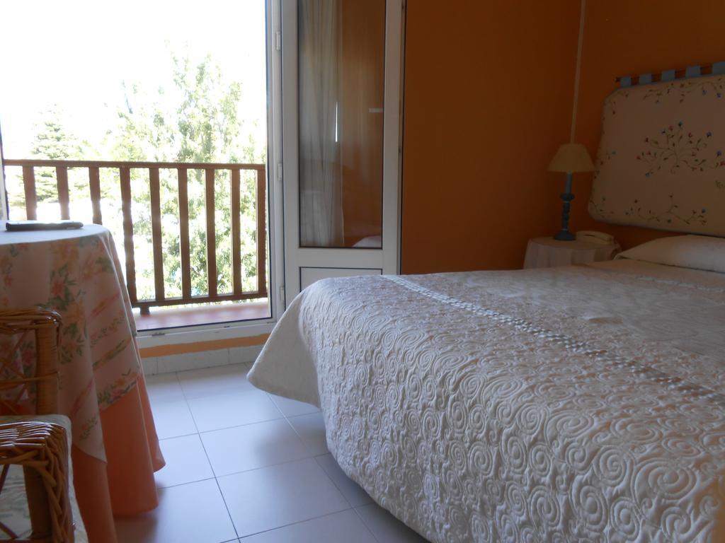 Hostal Burgos ตอร์เรกาบาเญโรส ภายนอก รูปภาพ
