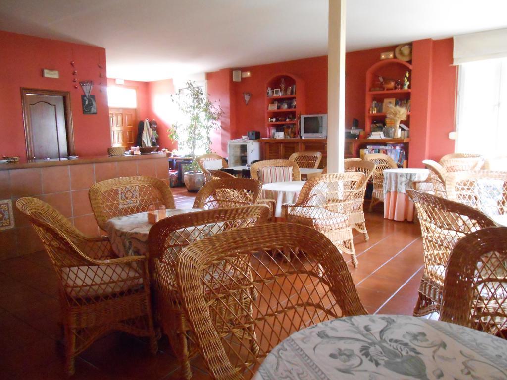 Hostal Burgos ตอร์เรกาบาเญโรส ภายนอก รูปภาพ