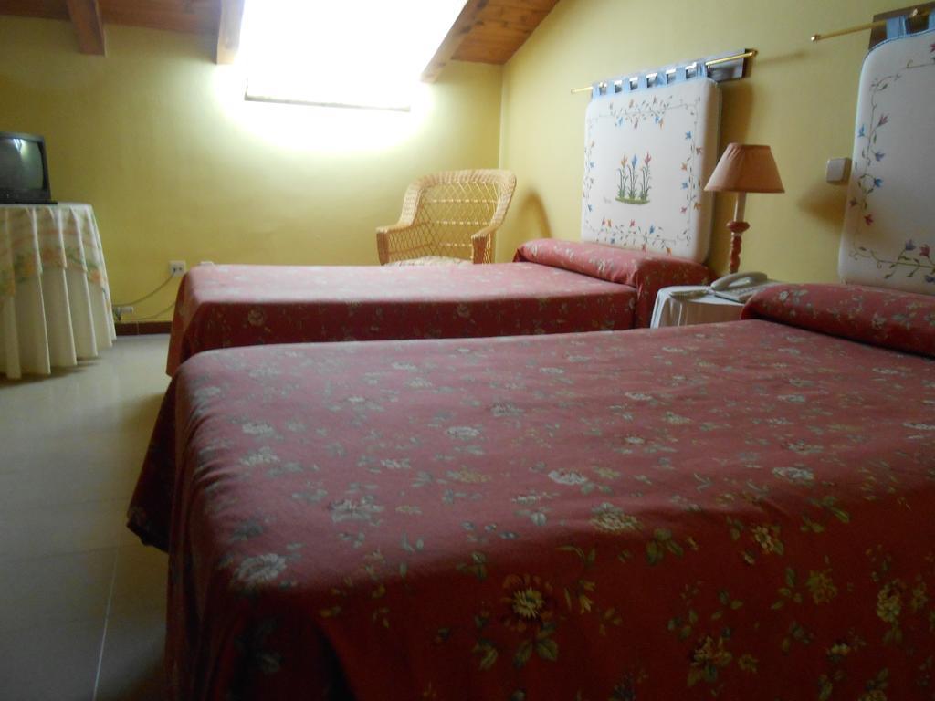 Hostal Burgos ตอร์เรกาบาเญโรส ห้อง รูปภาพ