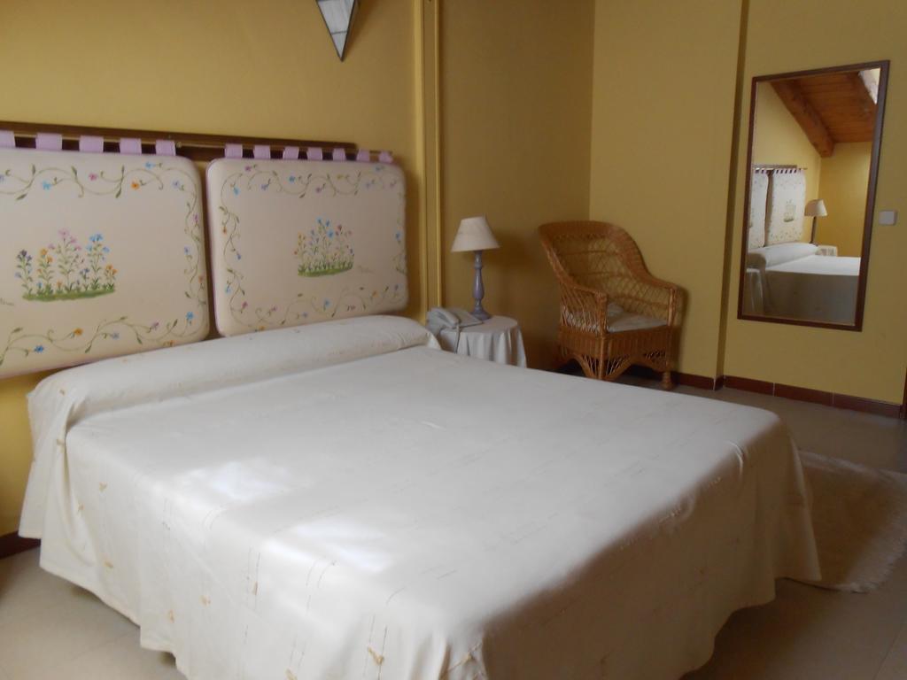 Hostal Burgos ตอร์เรกาบาเญโรส ห้อง รูปภาพ